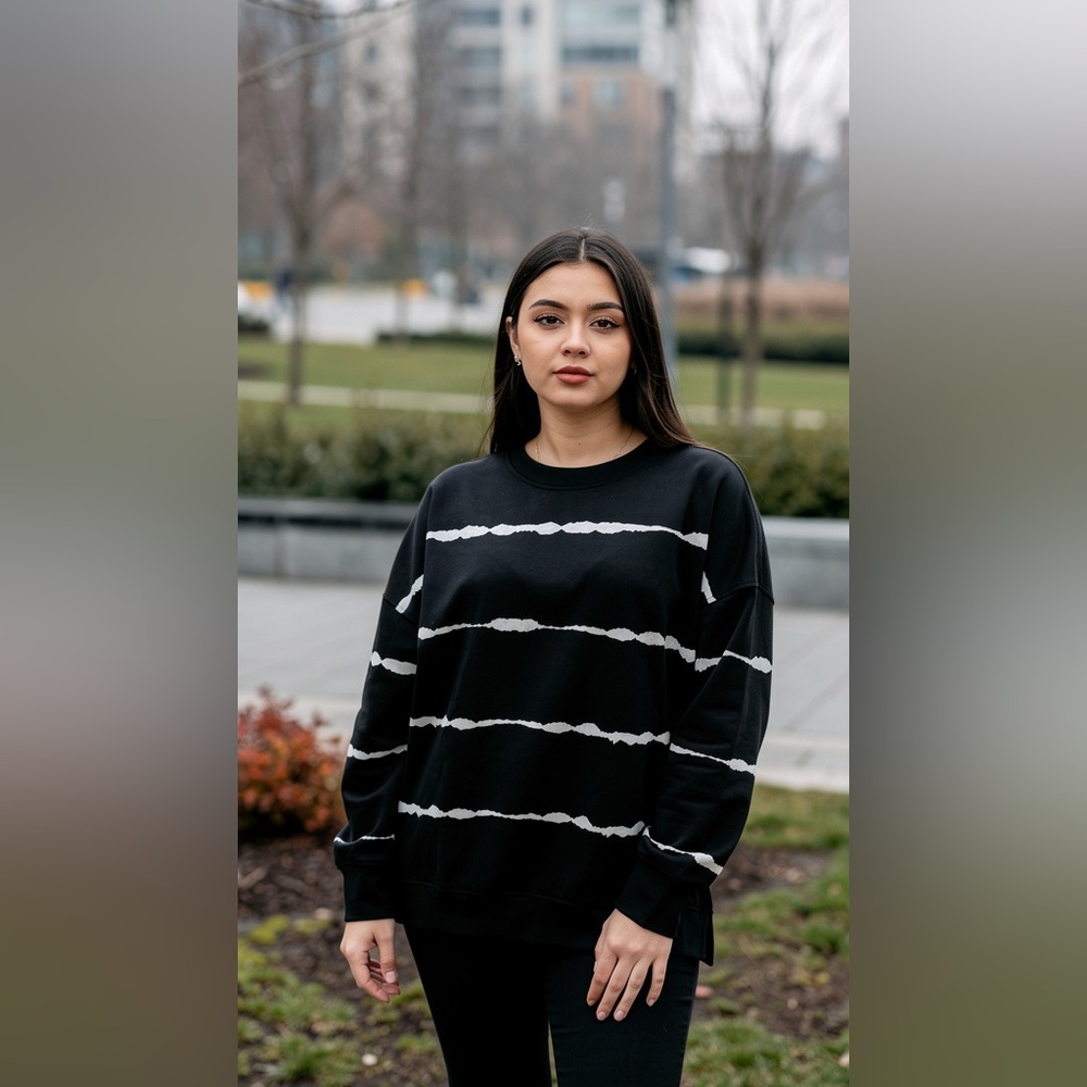 Chic Black and White Women's Sweatshirt